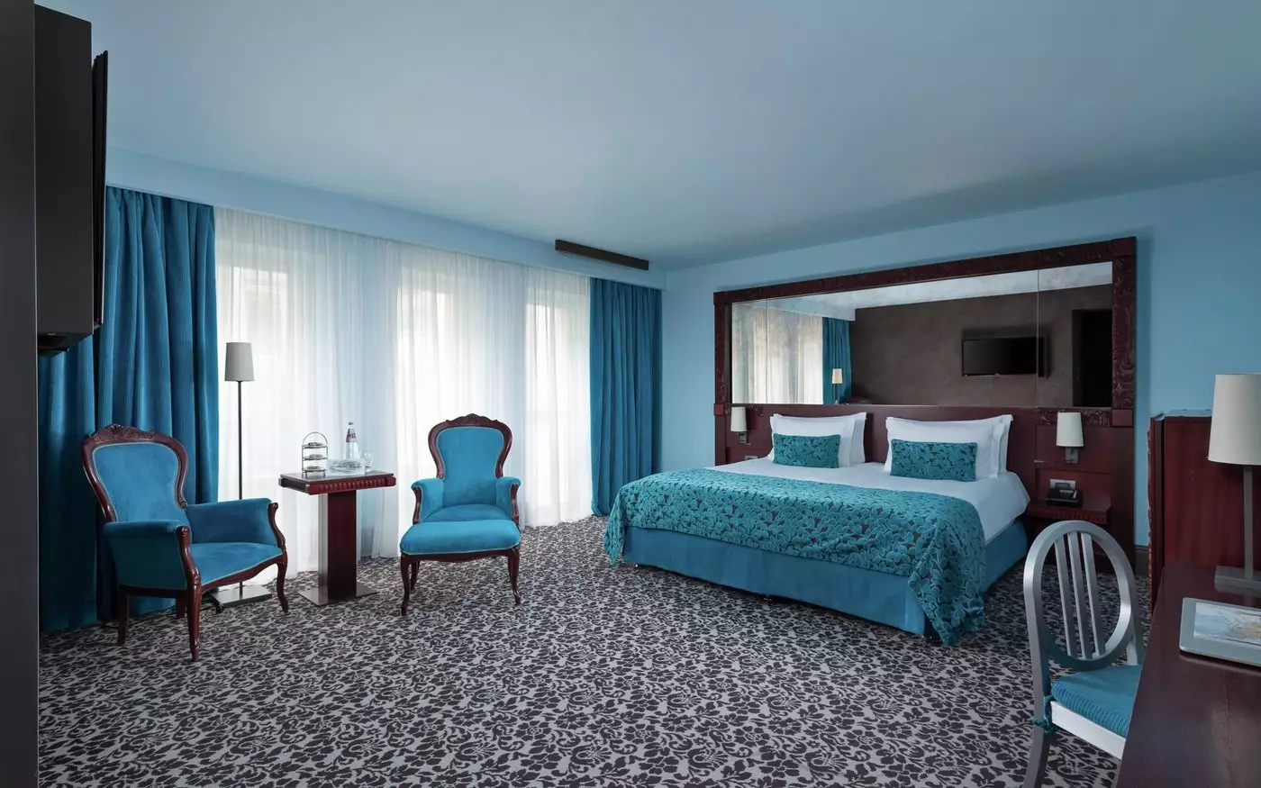 هتل دومینا سنت پیترزبورگ